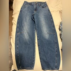Levi’s baggy, dad barrel jeans - like new!